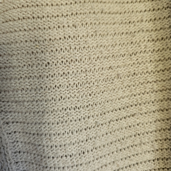 Sweater with hood and pockets - Picture 2 of 5